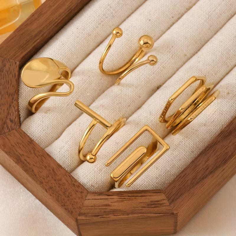 Ensemble de bagues géométriques dorées