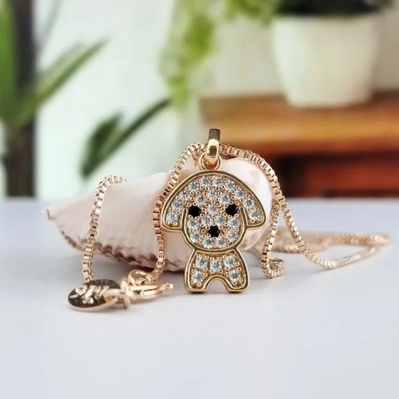 Collier avec pendentif en forme de caniche en or