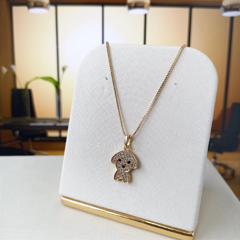 Collier avec pendentif en forme de caniche en or