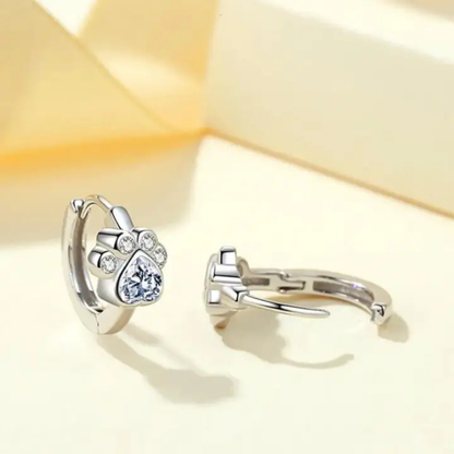 Petites boucles d'oreilles créoles avec motif de patte