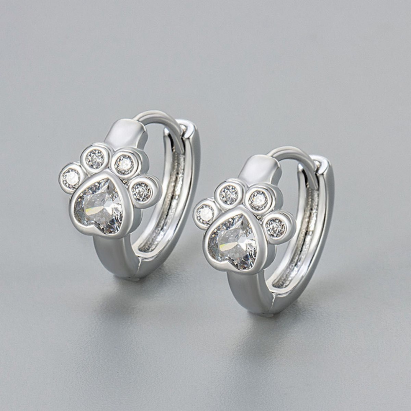 Petites boucles d'oreilles créoles avec motif de patte