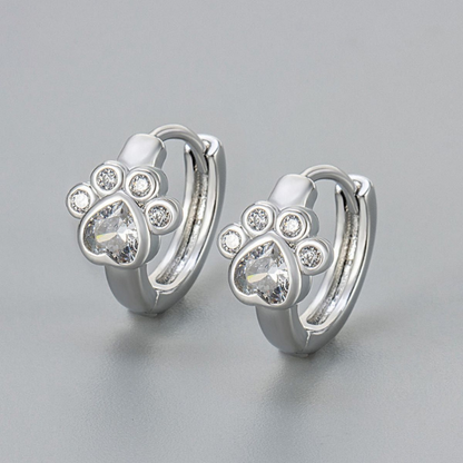 Petites boucles d'oreilles créoles avec motif de patte