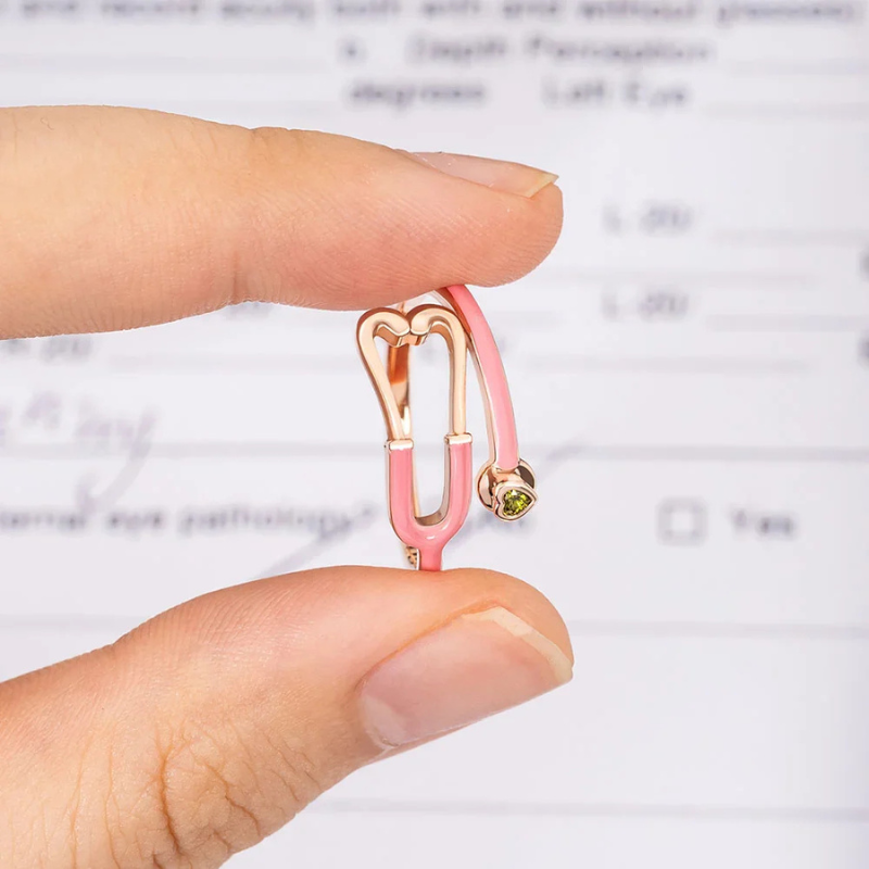 Bague Stéthoscope avec Pierre Porte-Bonheur en Forme de Cœur