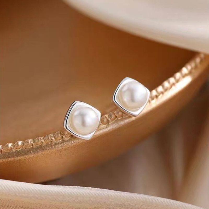 Maëva | Puces Perle Carrée