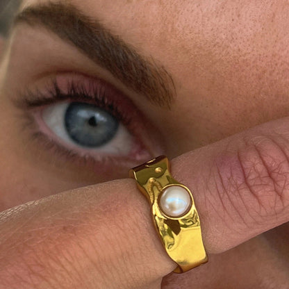 Bague en Perle d'Or Naturelle Élégante
