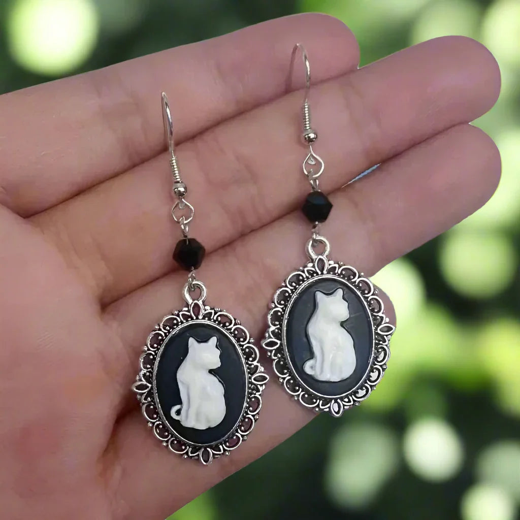 Boucles d'oreilles pendantes Vintage Chat Blanc – Bijoux avec monture en argent pour femme