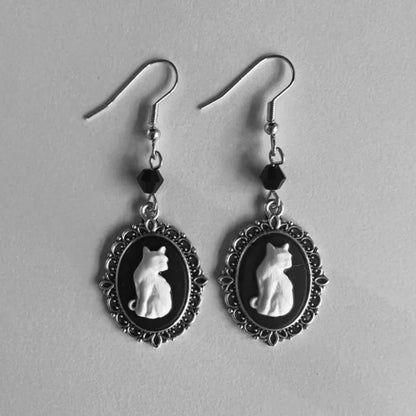Boucles d'oreilles pendantes Vintage Chat Blanc – Bijoux avec monture en argent pour femme