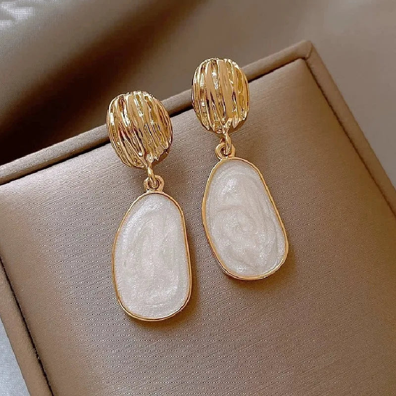 Chloé | Boucles d’oreilles ovales nacrées