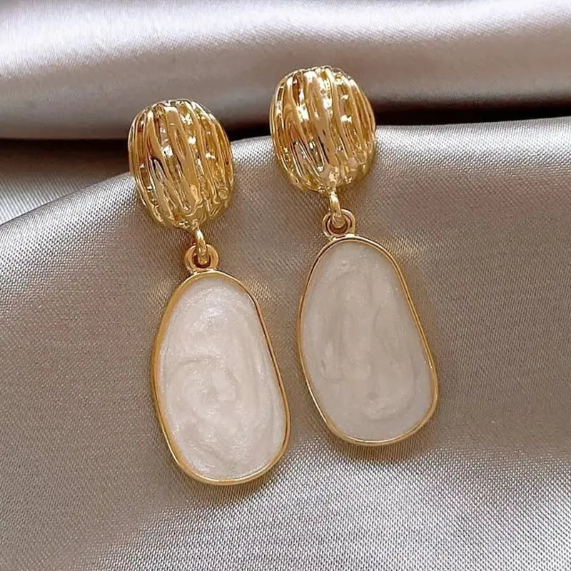 Chloé | Boucles d’oreilles ovales nacrées
